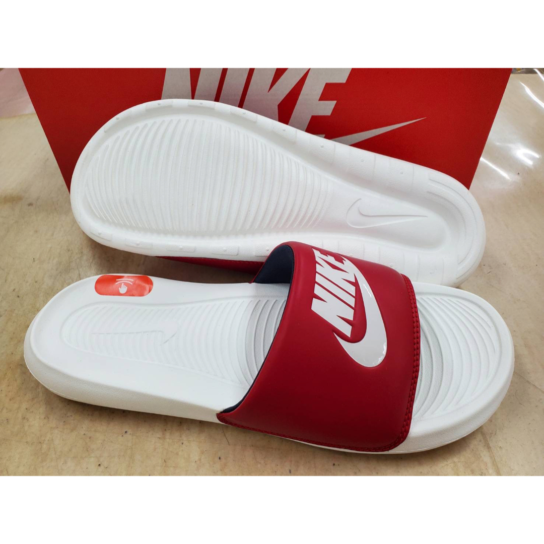 NIKE NIKEナイキ ビクトリーワンスライド 28.0cm シャワーサンダル ベナッシの通販 by スターフランシス NIKEナイキ ビクトリーワンスライド 28.0cm シャワーサンダル ベナッシ