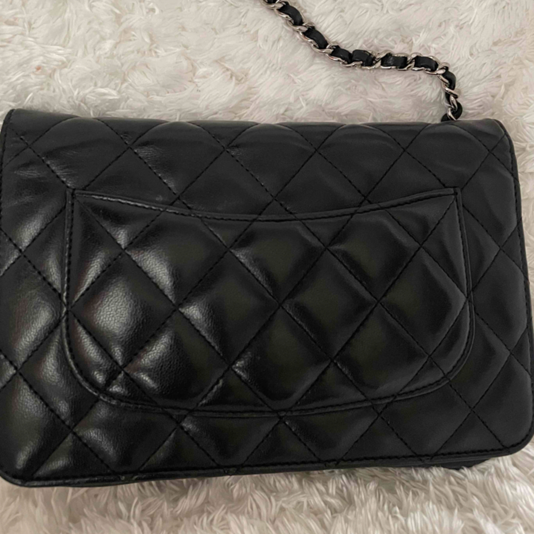 CHANEL(シャネル)のシャネル　チェーンウォレット　ミニショルダーバッグ　ブラック　シルバー金具 レディースのバッグ(ショルダーバッグ)の商品写真