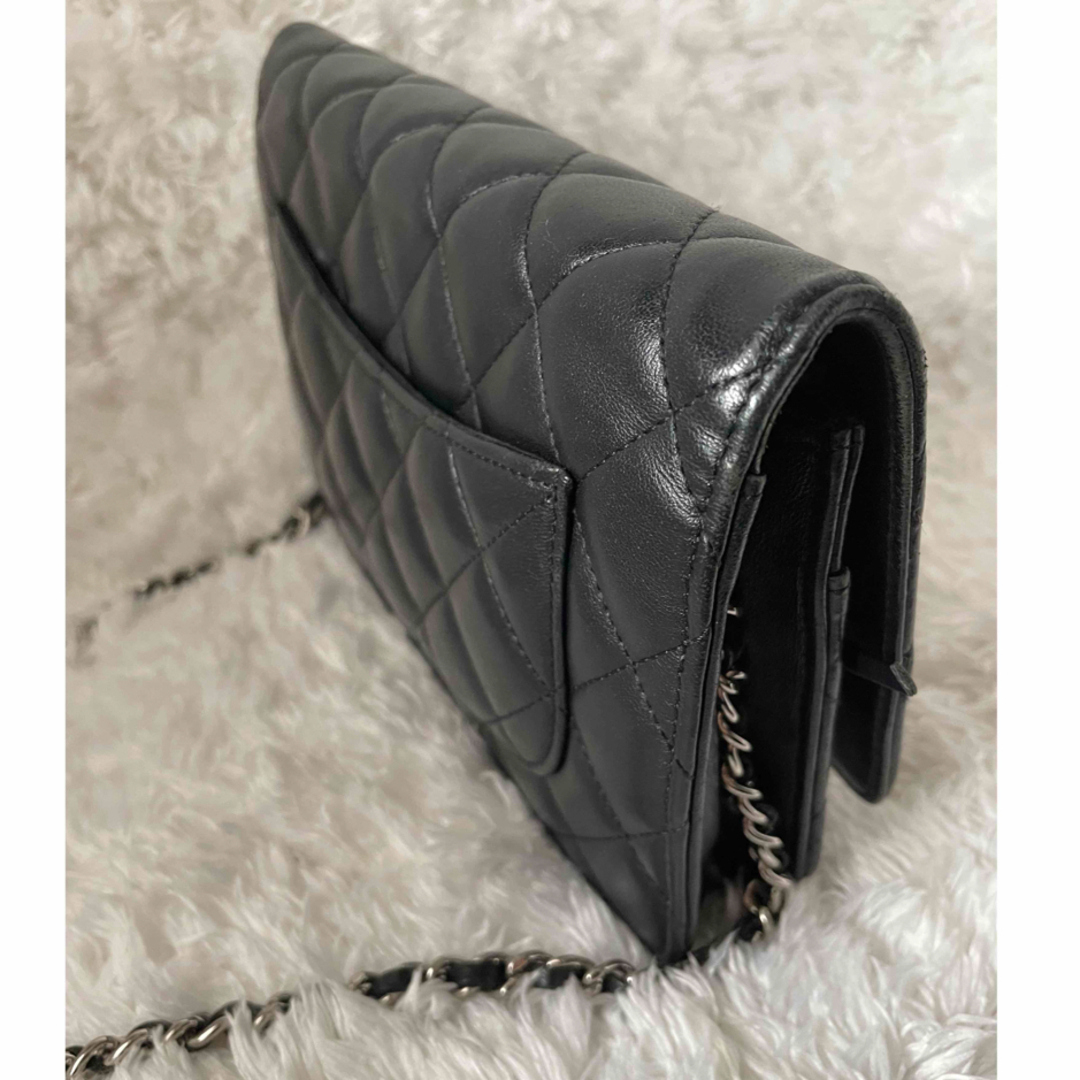 CHANEL(シャネル)のシャネル　チェーンウォレット　ミニショルダーバッグ　ブラック　シルバー金具 レディースのバッグ(ショルダーバッグ)の商品写真