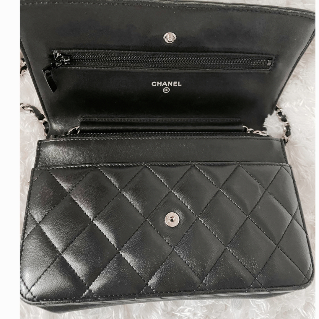 CHANEL(シャネル)のシャネル　チェーンウォレット　ミニショルダーバッグ　ブラック　シルバー金具 レディースのバッグ(ショルダーバッグ)の商品写真