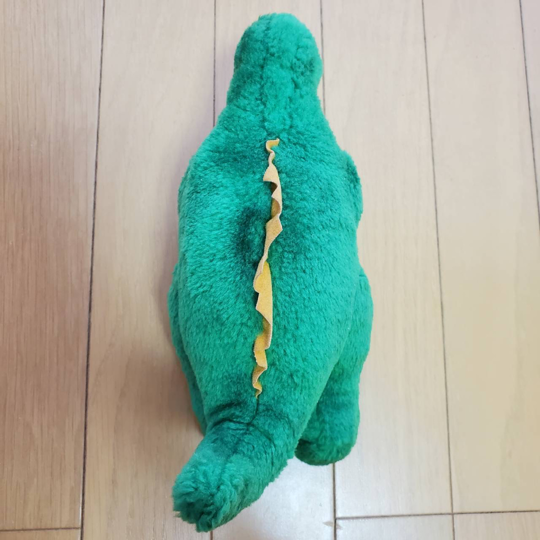 恐竜 ぬいぐるみ レトロ 緑 ティラノサウルス？ エンタメ/ホビーのおもちゃ/ぬいぐるみ(ぬいぐるみ)の商品写真