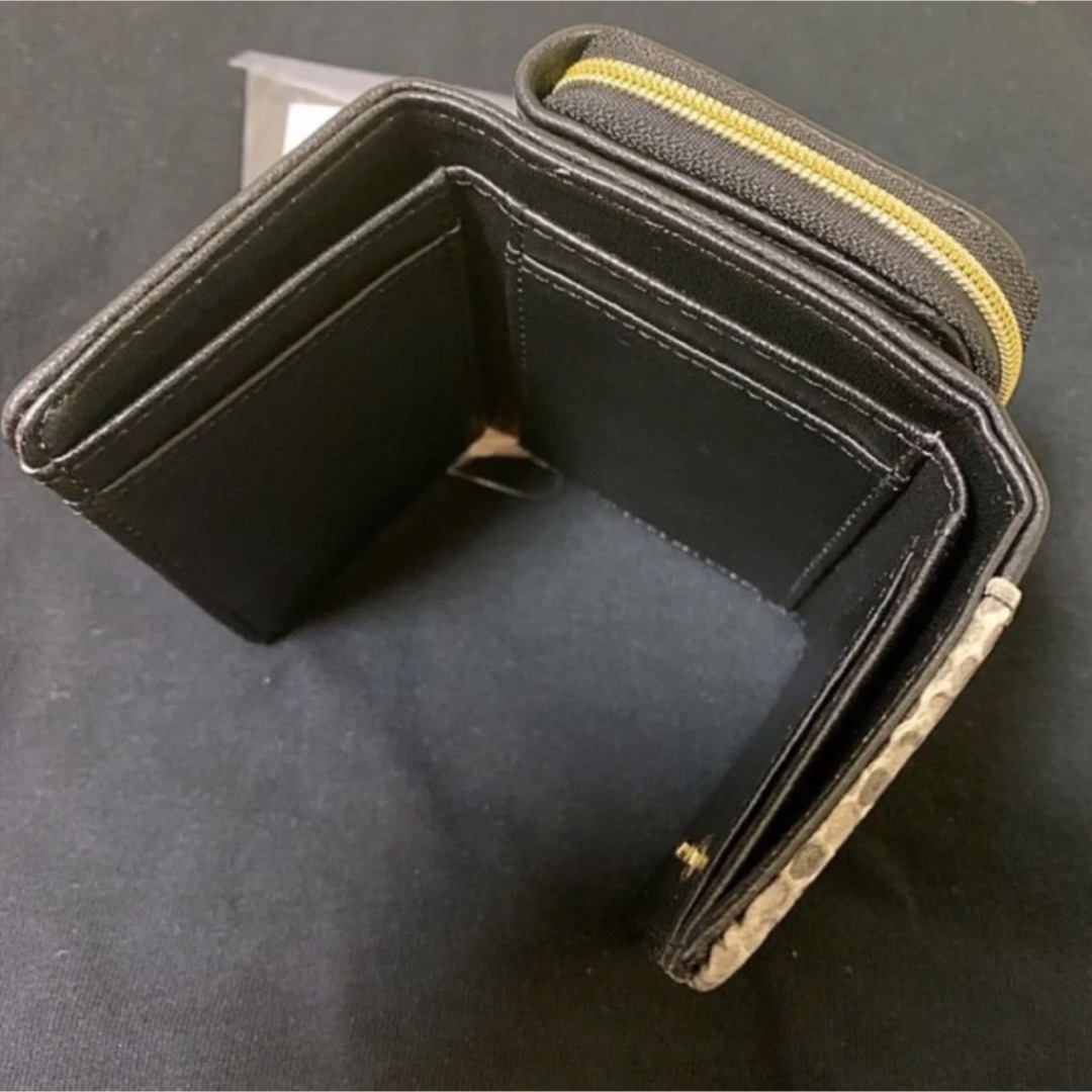 新品　パイソン柄ブラック　折り畳み財布　 レディースのファッション小物(財布)の商品写真