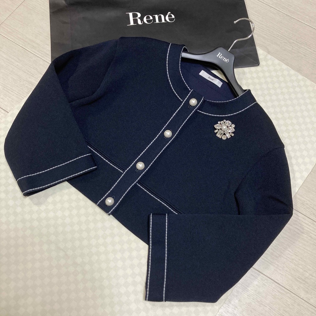 René(ルネ)の極美品★¥47,300 Rene パールボタンニットジャケット(濃紺・３８) レディースのジャケット/アウター(ノーカラージャケット)の商品写真