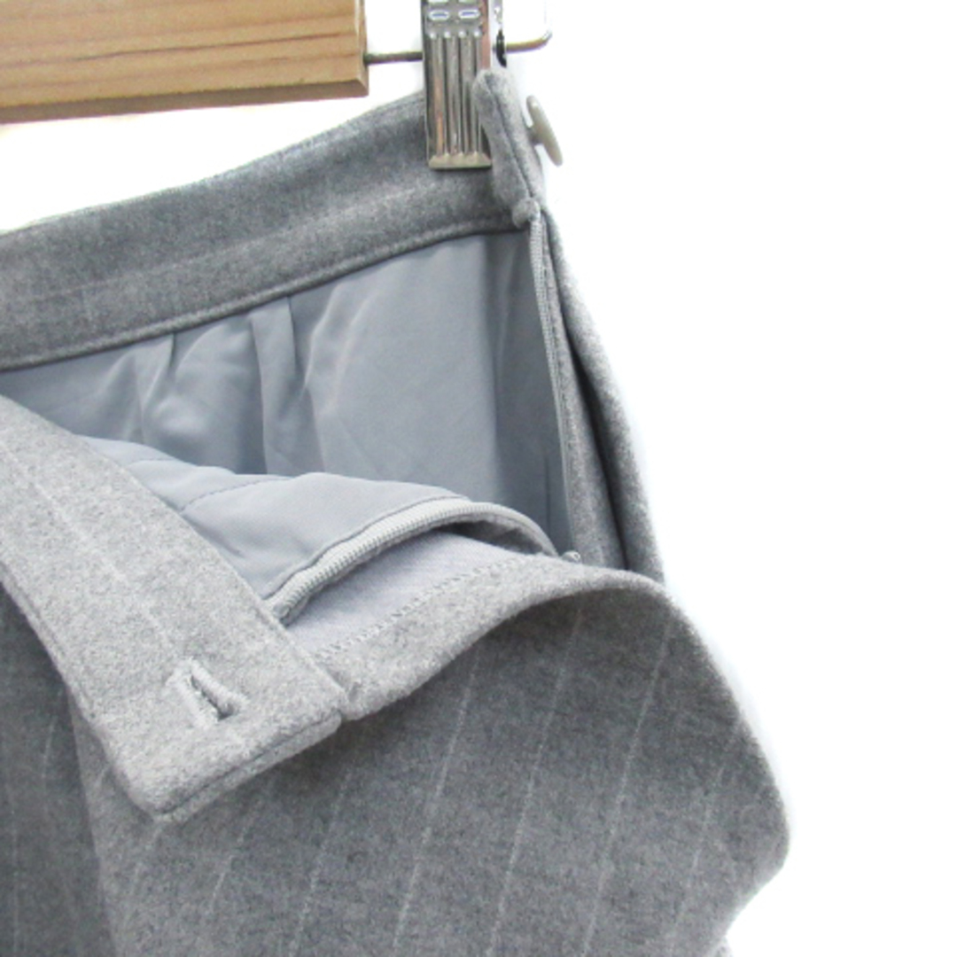 SNIDEL(スナイデル)のスナイデル フレアスカート スコート キュロット ストライプ柄 1 グレー 白 レディースのスカート(ミニスカート)の商品写真