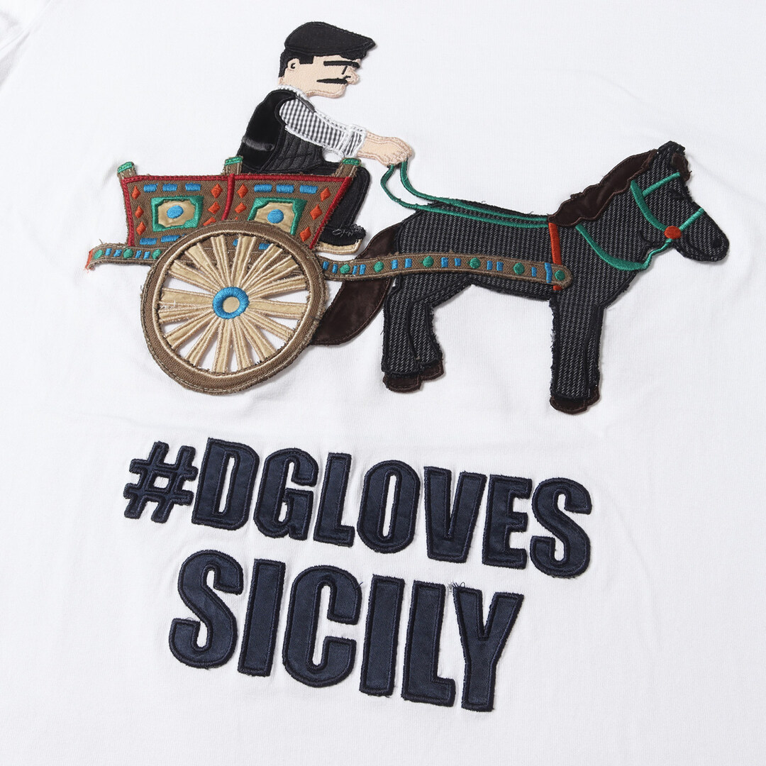 DOLCE&GABBANA(ドルチェアンドガッバーナ)のDOLCE&GABBANA ドルチェ&ガッバーナ Tシャツ サイズ:44 DGLOVESSICILYロゴ 馬車ワッペン アップリケ 刺繍 クルーネック 半袖 Tシャツ G8GM2T G7IMR 近年モデル ホワイト 白 トップス カットソー 【メンズ】【中古】 メンズのトップス(Tシャツ/カットソー(半袖/袖なし))の商品写真