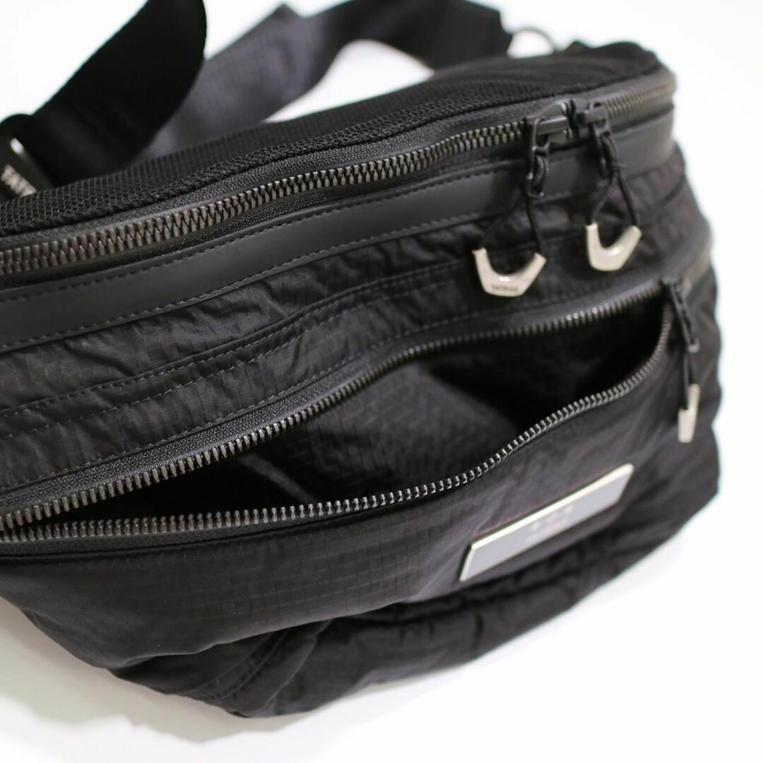 新品☆正規品・ギャランティーカード付 TATRAS ボディバッグ MELGI