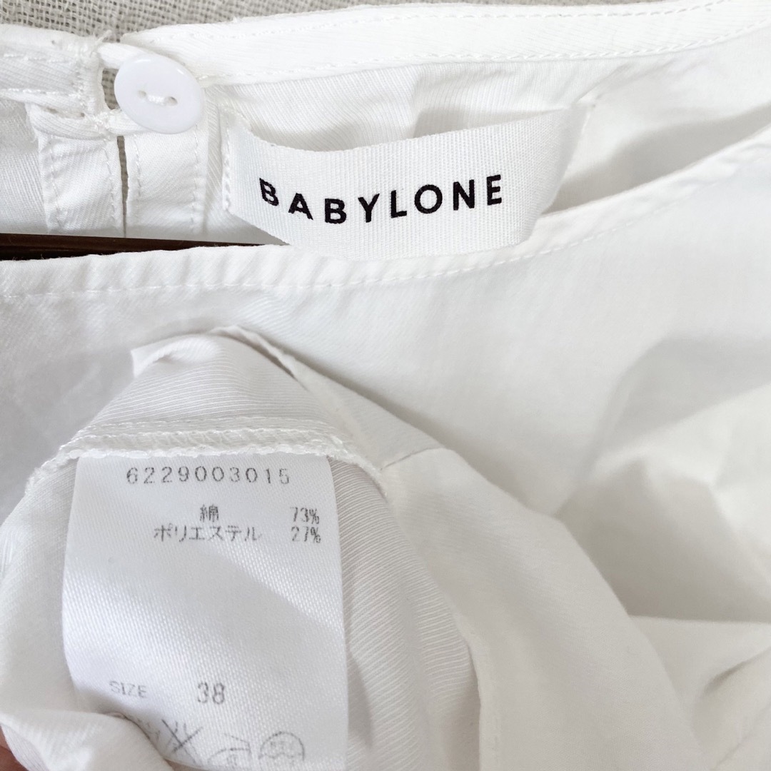 BABYLONE(バビロン)のBABYLONE バビロン　ホワイト　半袖　シャツ　トップス レディースのトップス(シャツ/ブラウス(半袖/袖なし))の商品写真