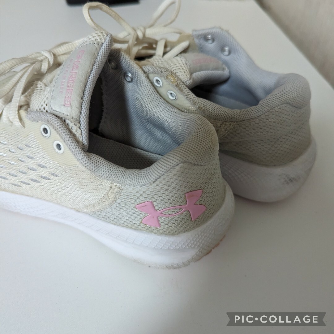 UNDER ARMOUR(アンダーアーマー)の【アンダーアーマーシューズホワイト23cm】 キッズ/ベビー/マタニティのキッズ靴/シューズ(15cm~)(スニーカー)の商品写真