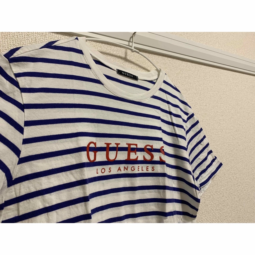 GUESS(ゲス)の【GUESS】ゲス　ブルー×白　ボーダー　赤ロゴプリント　半袖トップス　Tシャツ メンズのトップス(Tシャツ/カットソー(半袖/袖なし))の商品写真