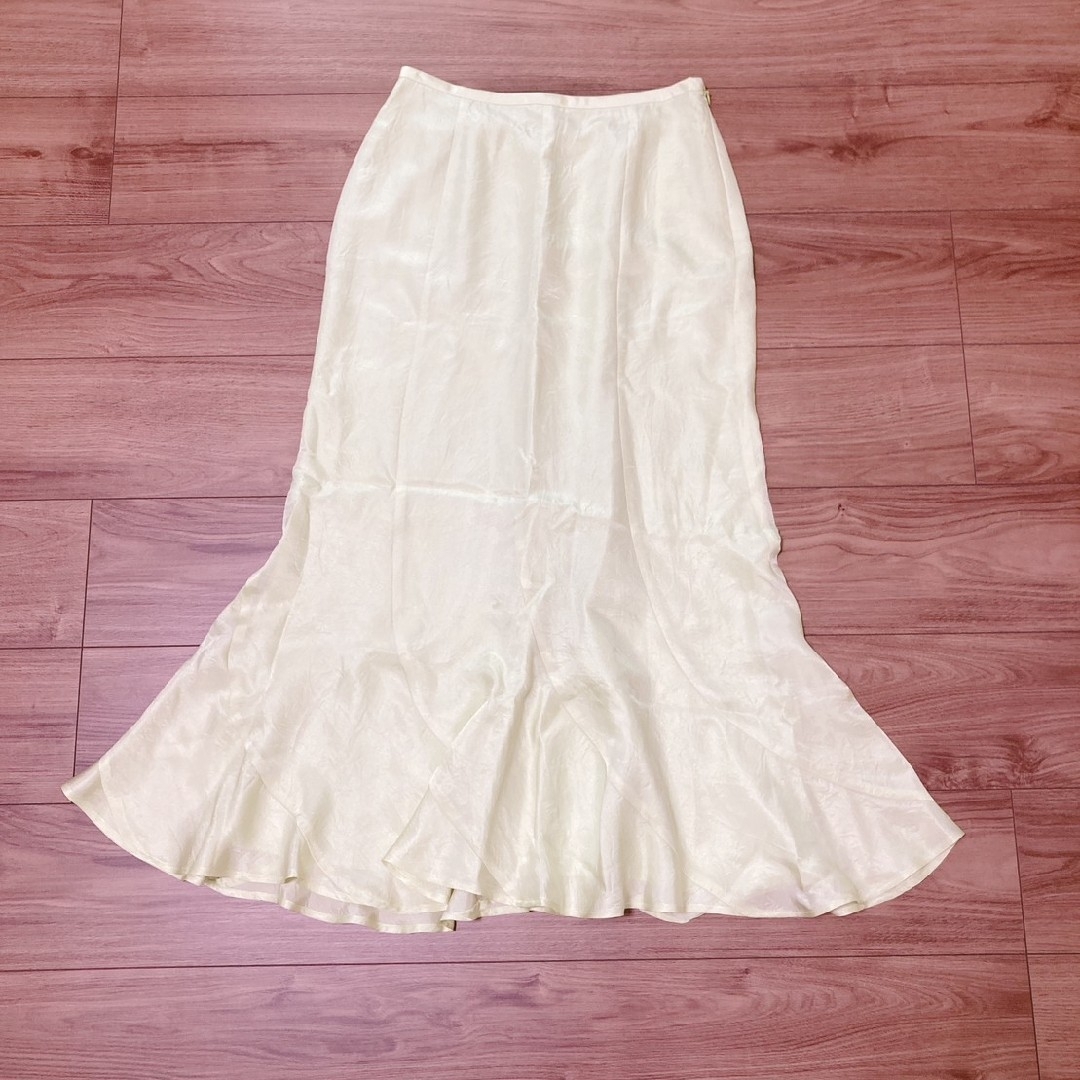 BEAUTY&YOUTH UNITED ARROWS(ビューティアンドユースユナイテッドアローズ)のカラースカートコーデ♡ビューティ&ユースサテンマーメイドスカート レディースのスカート(ロングスカート)の商品写真