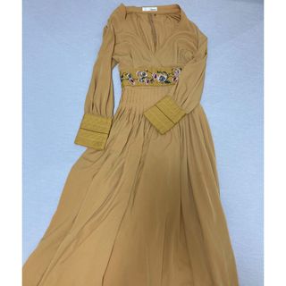 新品 リリーブラウン薄黄色ワンピース