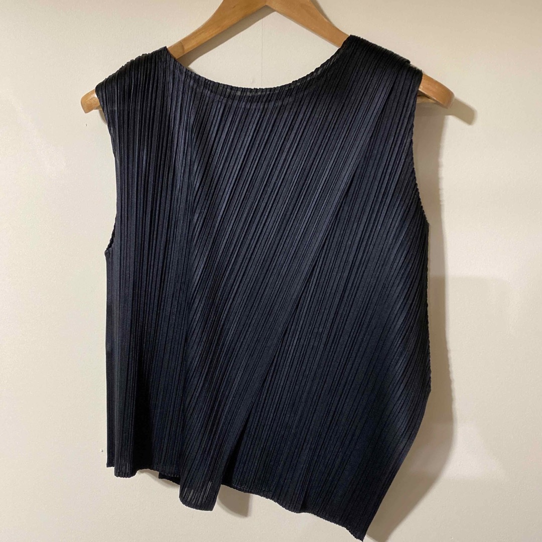 PLEATS PLEASE ISSEY MIYAKE(プリーツプリーズイッセイミヤケ)の【超希少】プリーツプリーズ　drape ドレープトップス　ブラック メンズのトップス(Tシャツ/カットソー(半袖/袖なし))の商品写真