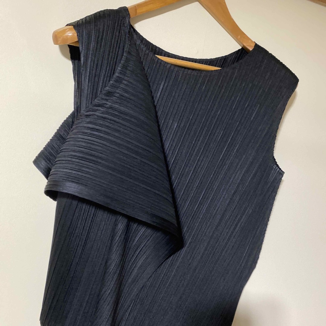 PLEATS PLEASE ISSEY MIYAKE(プリーツプリーズイッセイミヤケ)の【超希少】プリーツプリーズ　drape ドレープトップス　ブラック メンズのトップス(Tシャツ/カットソー(半袖/袖なし))の商品写真