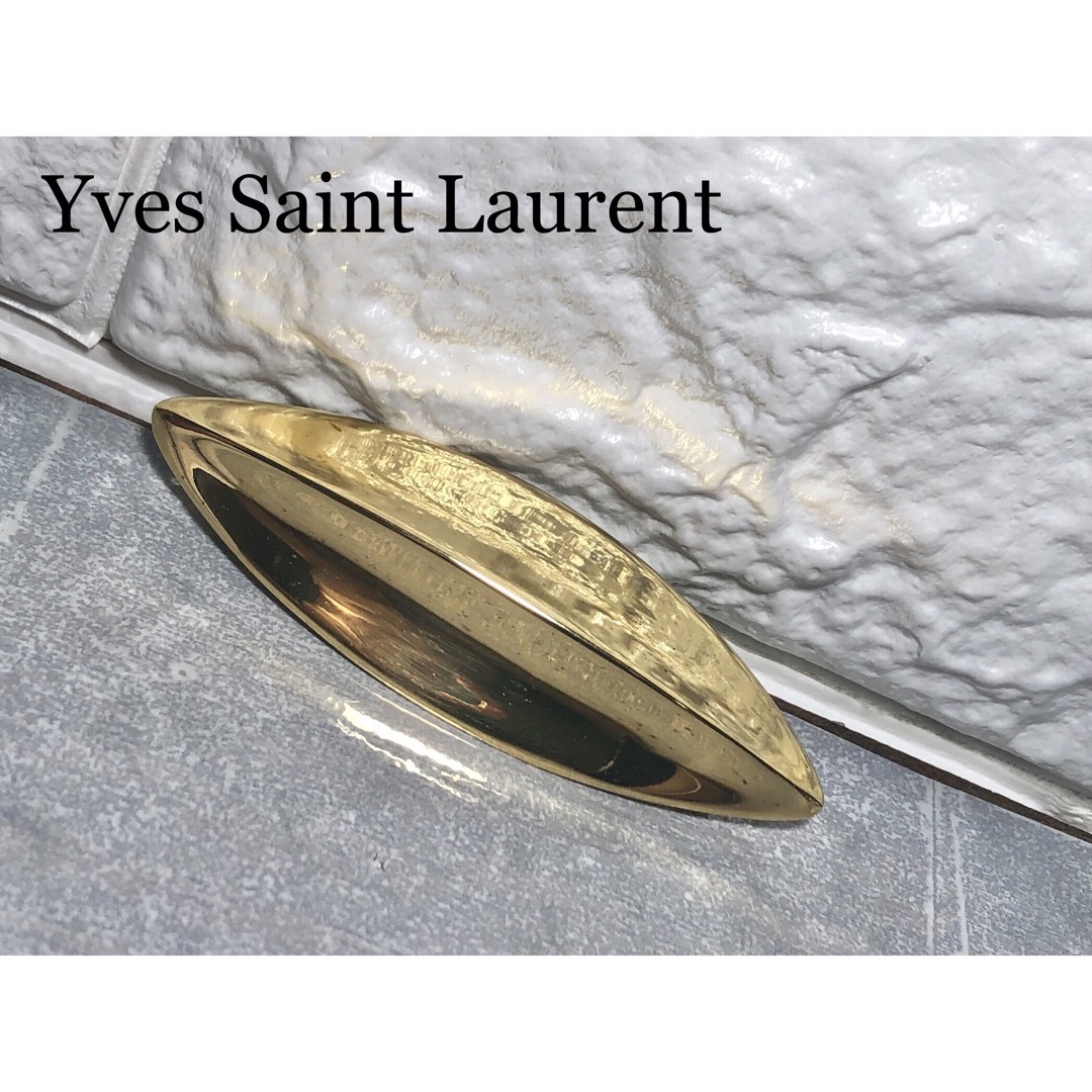 Yves Saint Laurent(イヴサンローラン)のイヴ　サンローラン　ブローチ　ゴールド　YSL レディースのアクセサリー(ブローチ/コサージュ)の商品写真