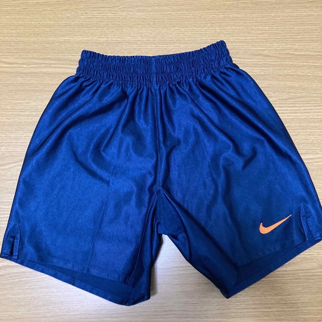 NIKE(ナイキ)のNIKE スポーツ用パンツ　140 スポーツ/アウトドアのサッカー/フットサル(ウェア)の商品写真