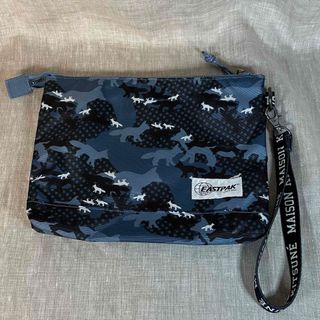 メゾンキツネ(MAISON KITSUNE')のMAISON KITSUNE ×EASTPAK コラボクラッチバッグ(クラッチバッグ)