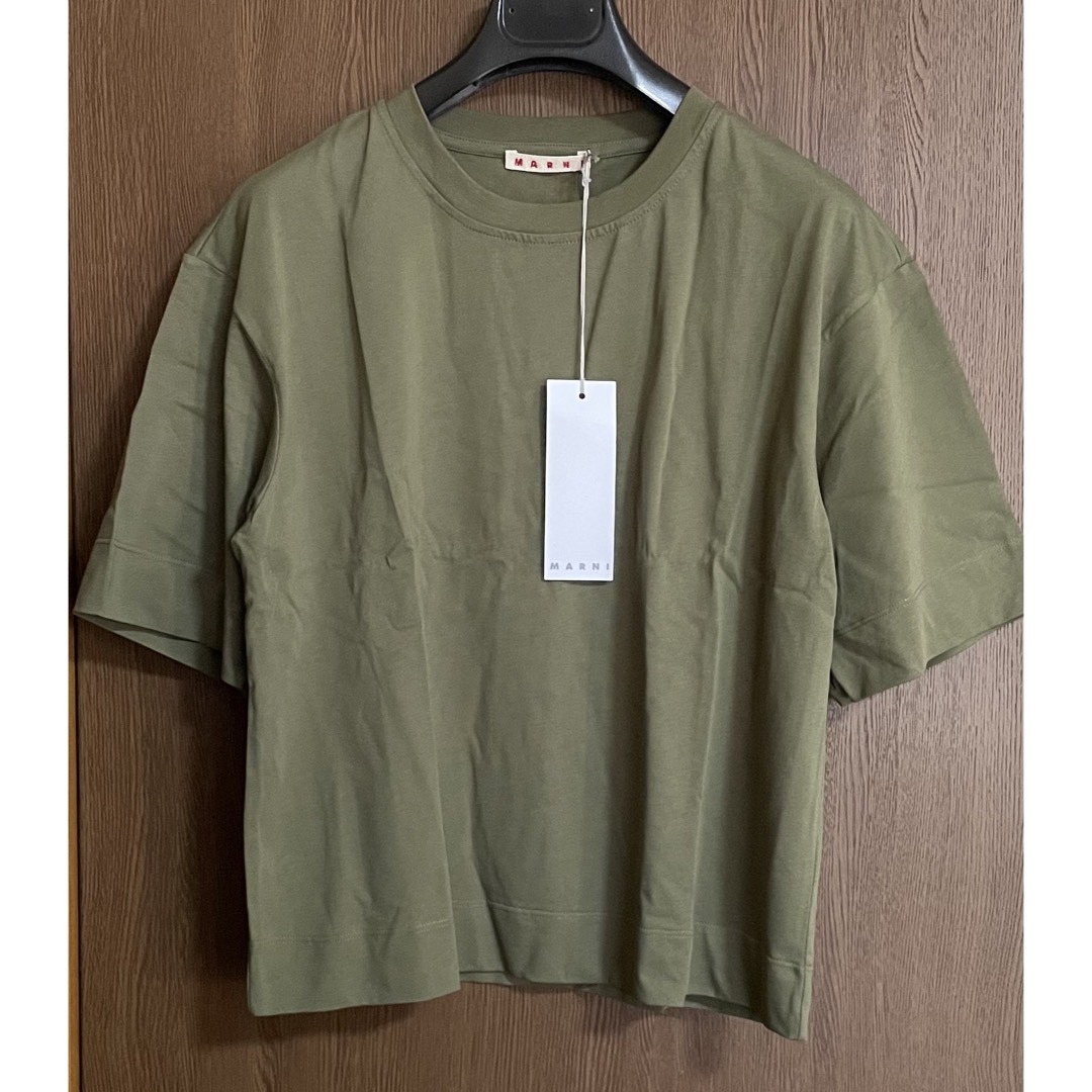 Marni(マルニ)の36新品 MARNI マルニ レディース コットン Tシャツ カーキ 半袖 レディースのトップス(Tシャツ(半袖/袖なし))の商品写真