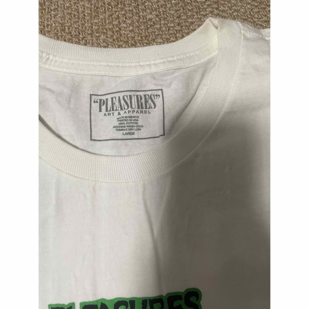 PLEASURES(プレジャー)のPleasures Tシャツ　L 美品 メンズのトップス(Tシャツ/カットソー(半袖/袖なし))の商品写真