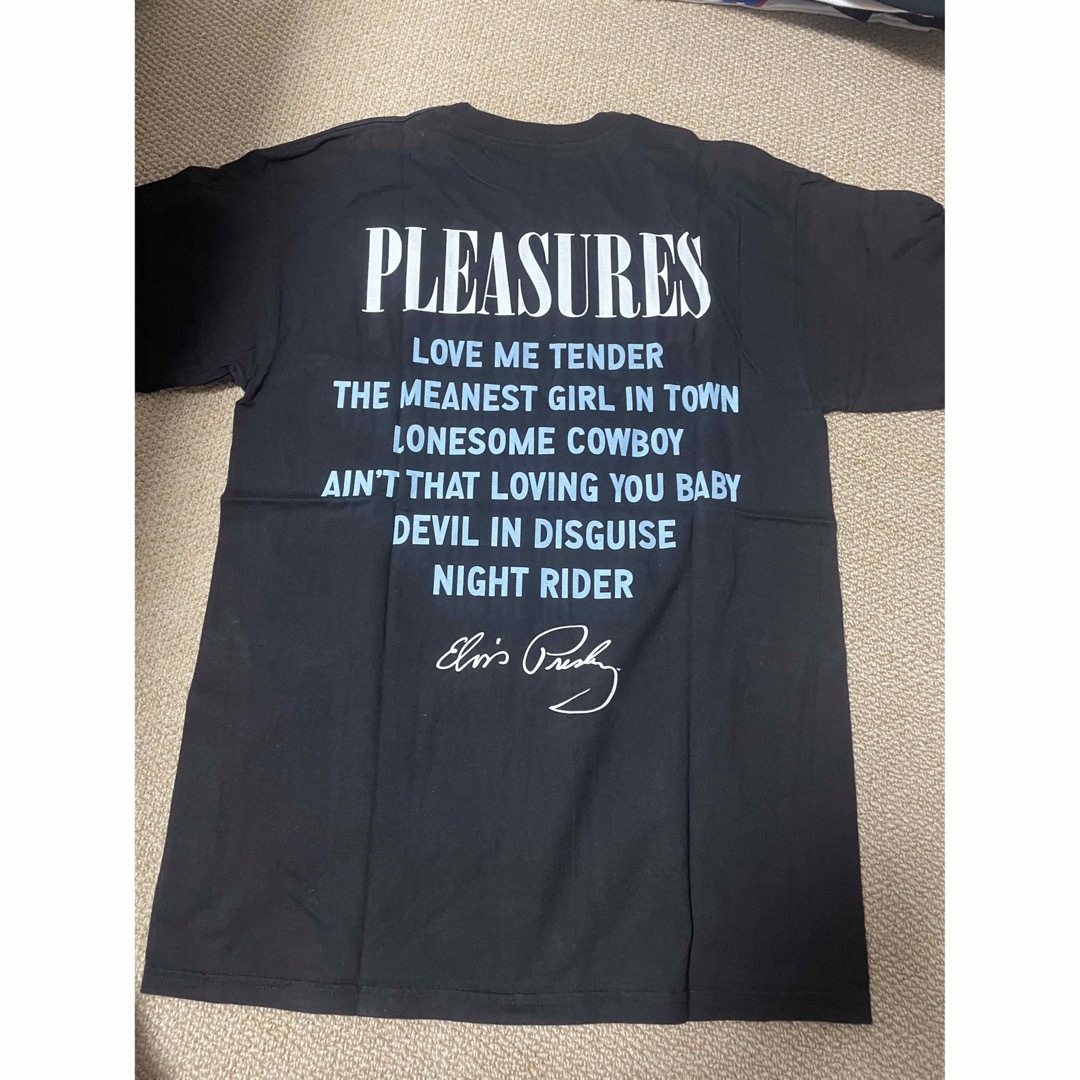 PLEASURES(プレジャー)のPleasures エルビスTシャツ　M メンズのトップス(Tシャツ/カットソー(半袖/袖なし))の商品写真