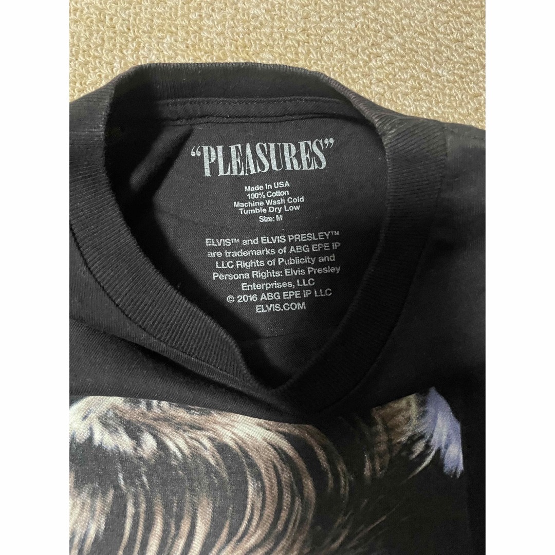 PLEASURES(プレジャー)のPleasures エルビスTシャツ　M メンズのトップス(Tシャツ/カットソー(半袖/袖なし))の商品写真