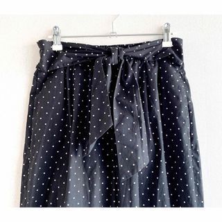 ザラ(ZARA)のZARA ドットパンツ　1回着用(カジュアルパンツ)