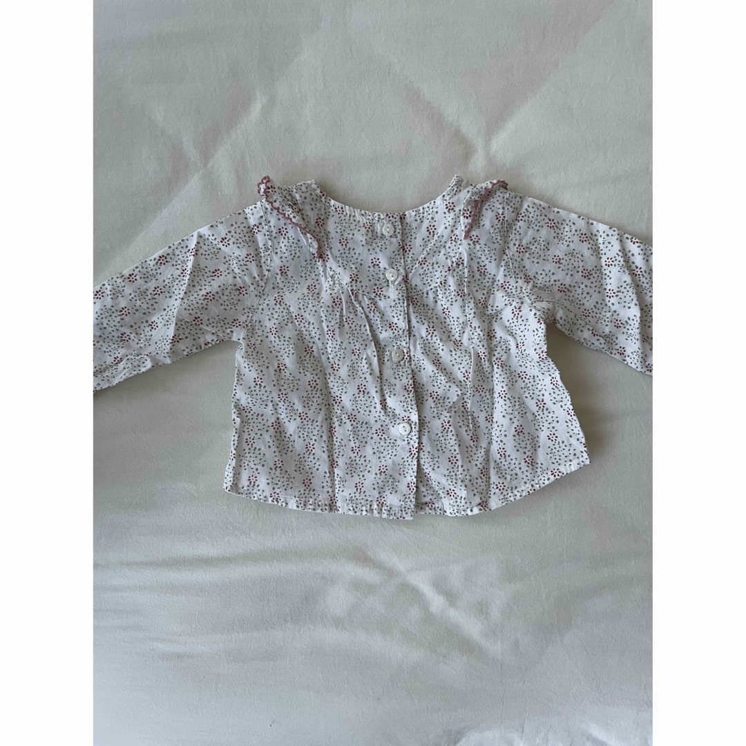 ZARA KIDS(ザラキッズ)のザラの花柄ブラウス キッズ/ベビー/マタニティのベビー服(~85cm)(シャツ/カットソー)の商品写真