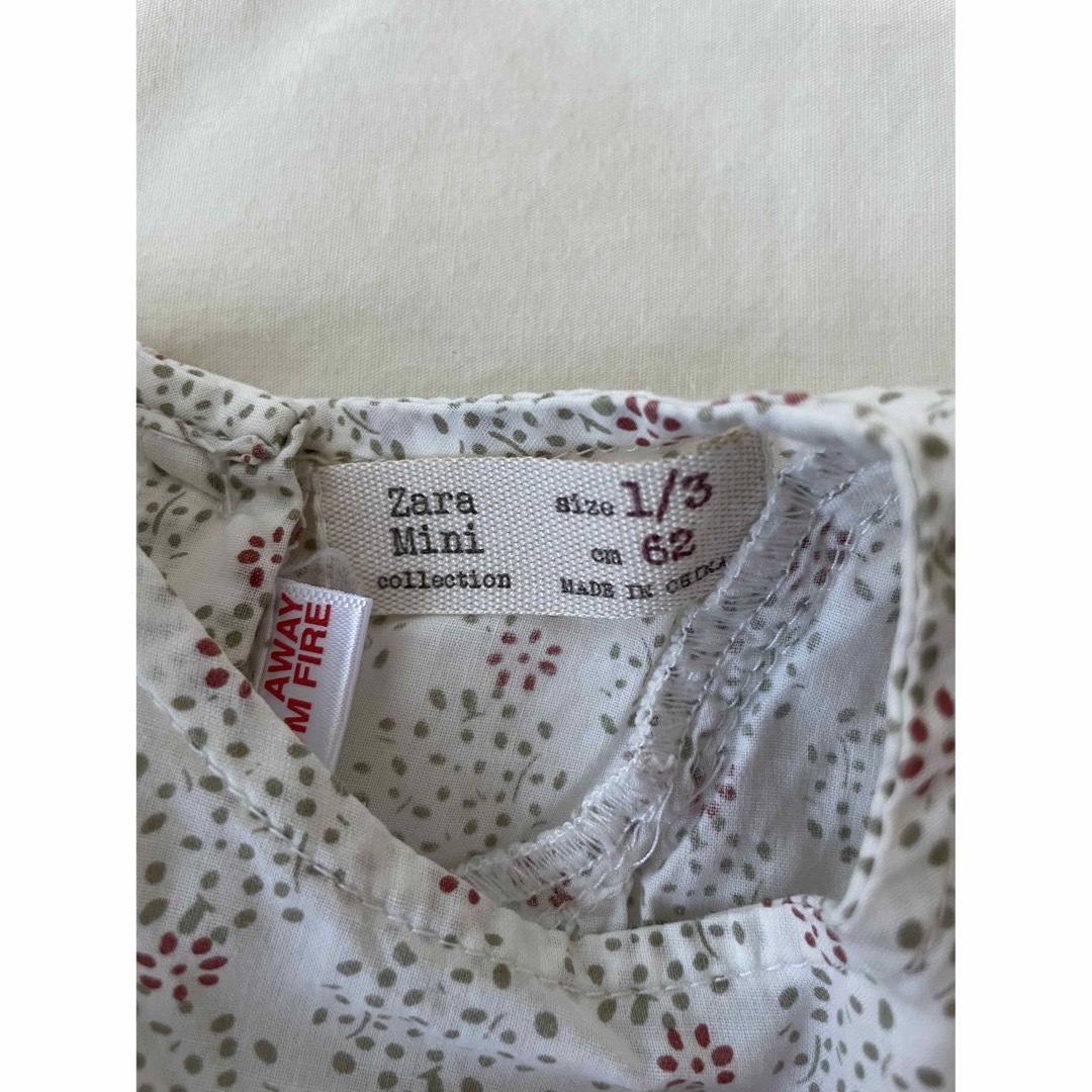 ZARA KIDS(ザラキッズ)のザラの花柄ブラウス キッズ/ベビー/マタニティのベビー服(~85cm)(シャツ/カットソー)の商品写真