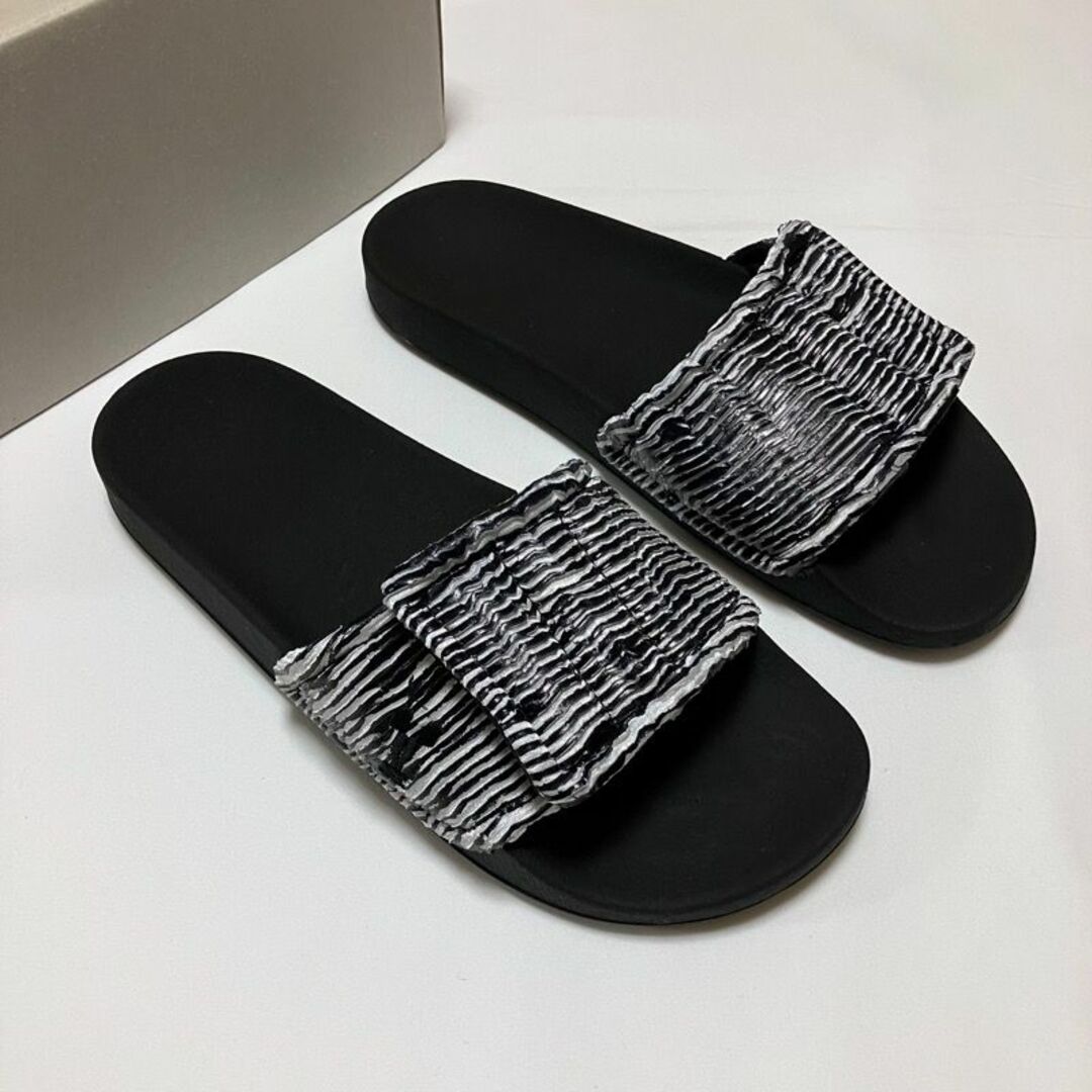 DRKSHDW(ダークシャドウ)の新品 41 RICK OWENS DRK SHDW サンダル 黒白 5903 メンズの靴/シューズ(サンダル)の商品写真