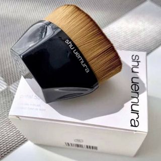 シュウウエムラ(shu uemura)の新品 シュウウエムラ ペタル55 ファンデーション メイクブラシ ケース付(チーク/フェイスブラシ)