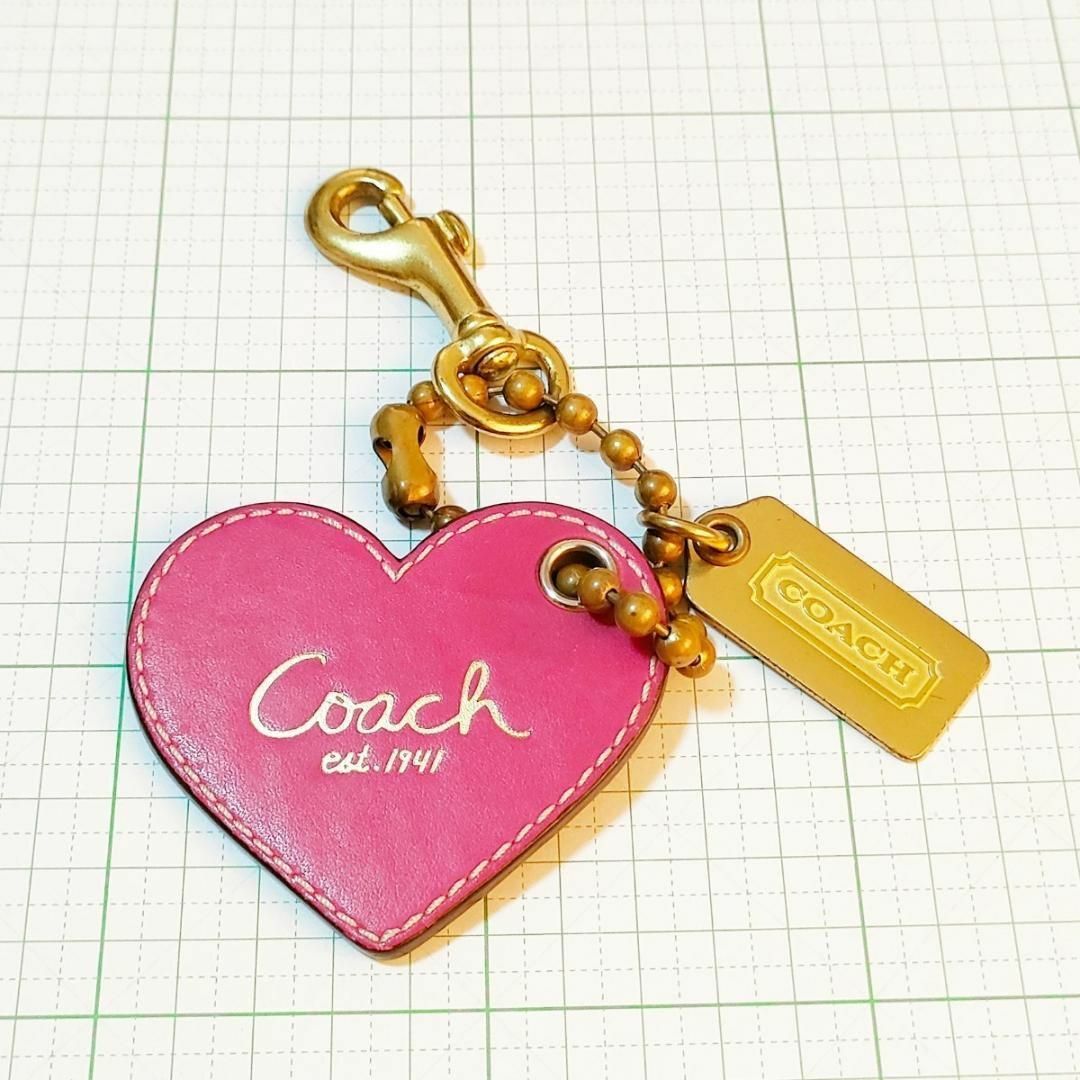 COACH(コーチ)の美品　coach コーチ ハート型キーホルダー ピンク ゴールド　 ヴィンテージ レディースのファッション小物(キーホルダー)の商品写真