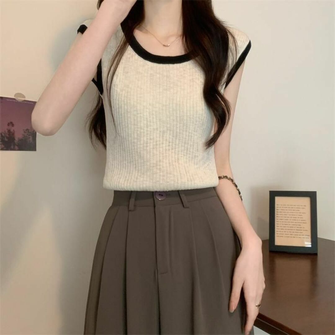 新品未使用★emmi★トップス