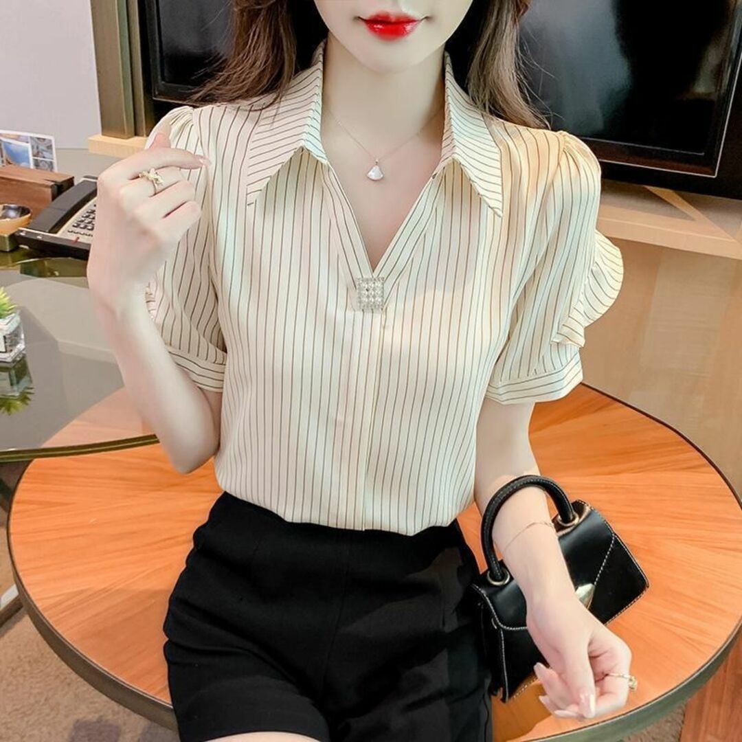 新品未使用★emmi★トップス