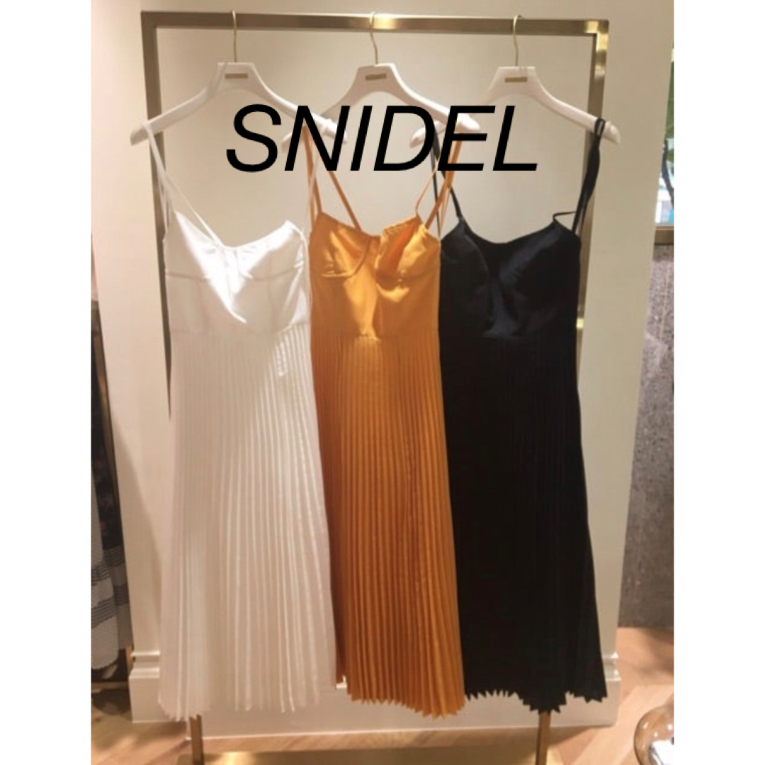 SNIDEL(スナイデル)の【 SNIDEL 】 キャミプリーツロングワンピース ・ イエロー レディースのワンピース(ロングワンピース/マキシワンピース)の商品写真