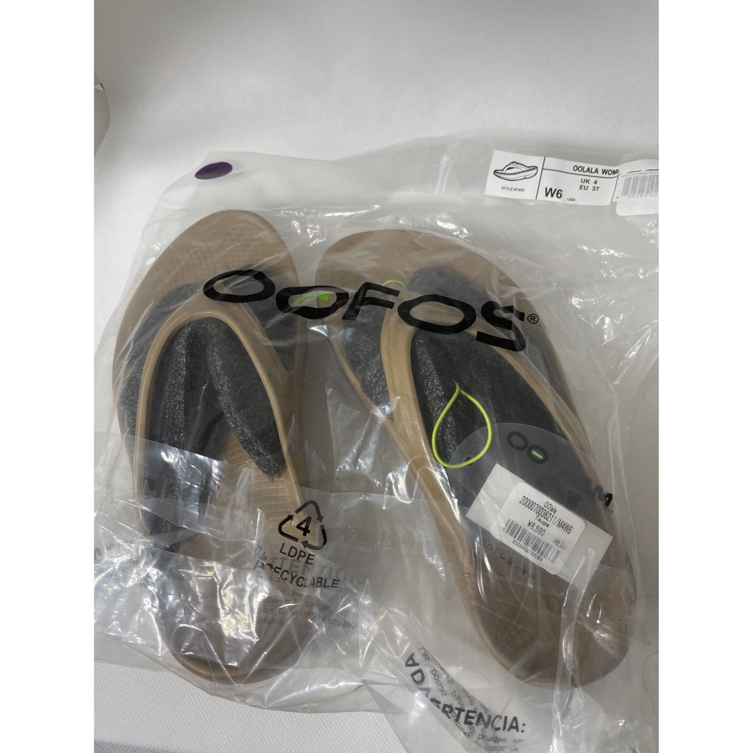OOFOS(ウーフォス)の矢野未希子さん着用 OOFOS OOlala サンダル レディースの靴/シューズ(サンダル)の商品写真