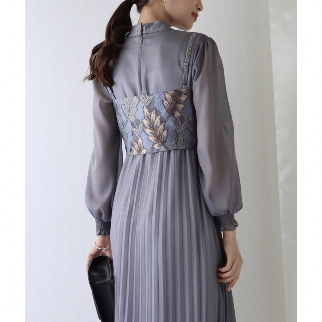 BLUEEAST(ブルーイースト)の刺繍風レースビスチェ×ボトルネックプリーツパーティードレス レディースのフォーマル/ドレス(ロングドレス)の商品写真