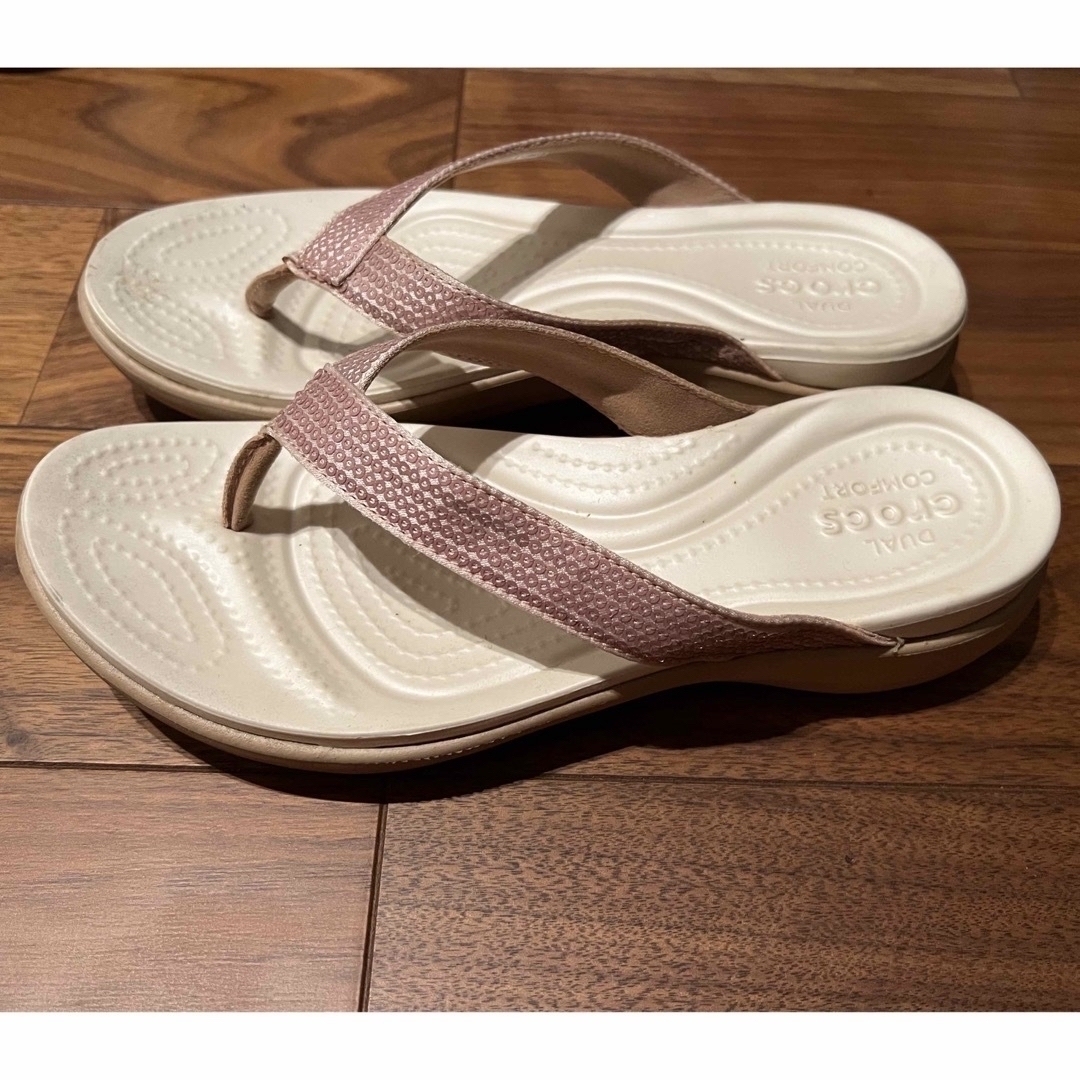 crocs(クロックス)の【中古】crocs ビーチサンダル　W7 2足セット レディースの靴/シューズ(ビーチサンダル)の商品写真