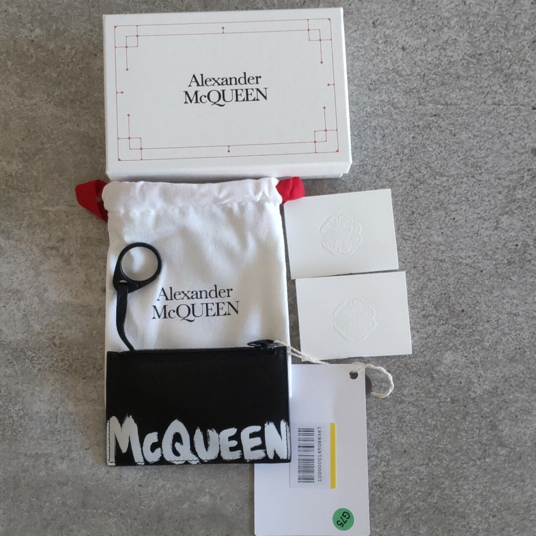 Alexander McQueen(アレキサンダーマックイーン)の【新品】ALEXANDER McQUEEN カラビナ キーリング付 カード入 メンズのファッション小物(キーホルダー)の商品写真