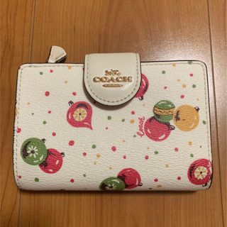 コーチ(COACH)の♢ COACH  コーチ 二つ折り財布 オーナメント柄　チョーク(財布)