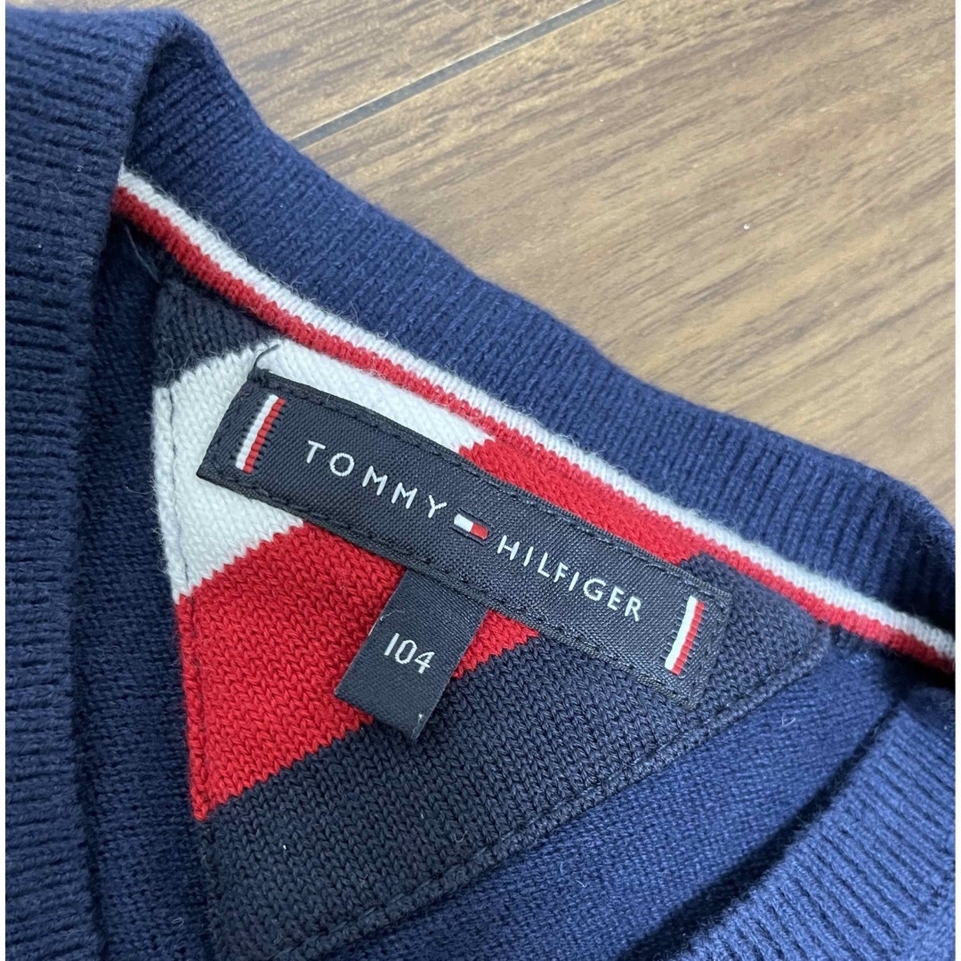 TOMMY HILFIGER(トミーヒルフィガー)のTOMMY HILFIGER 100センチ　ベスト　紺色 キッズ/ベビー/マタニティのキッズ服男の子用(90cm~)(カーディガン)の商品写真