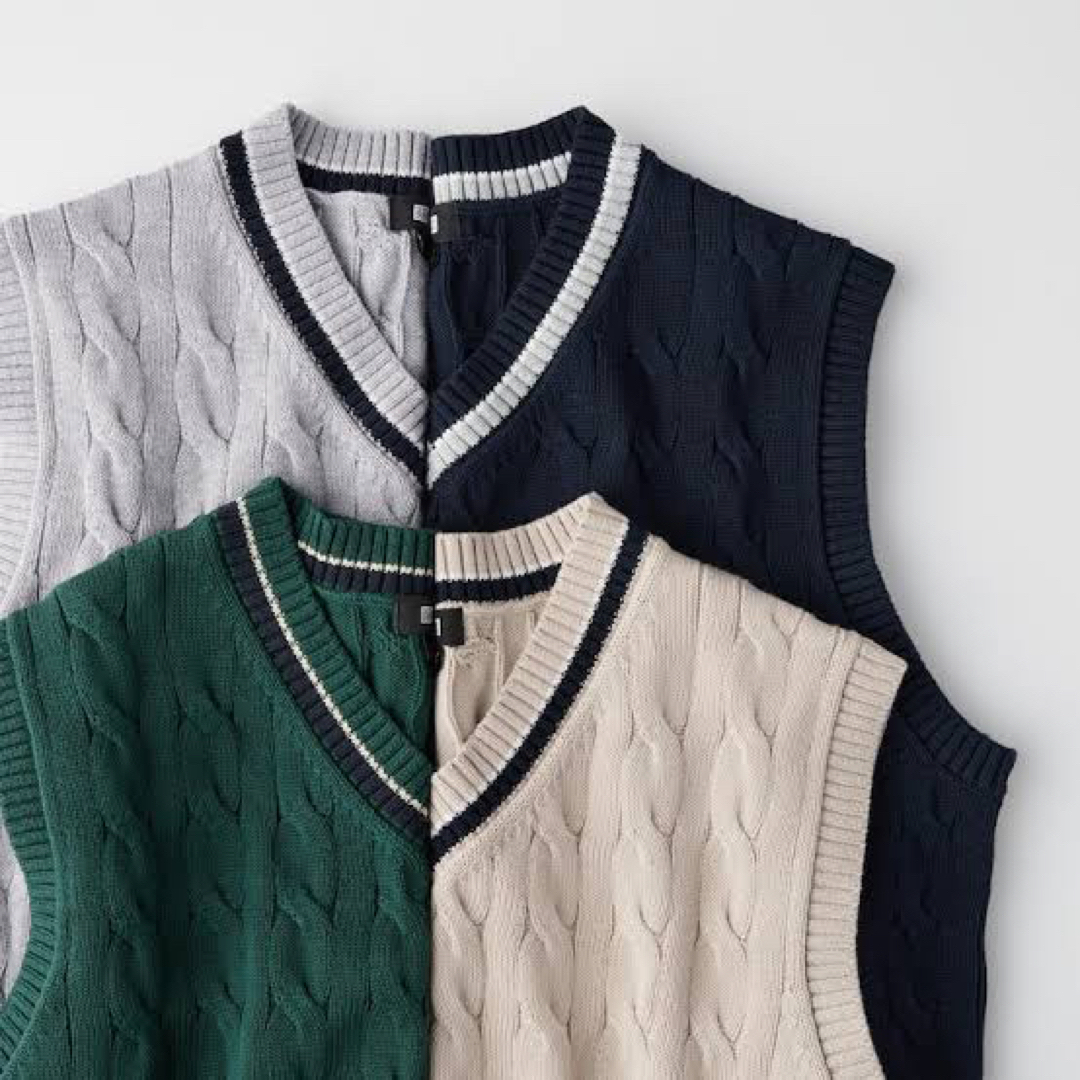 UNIQLO - sale!新品タグ付☆UNIQLO ユニクロ☆ケーブルVネックニット