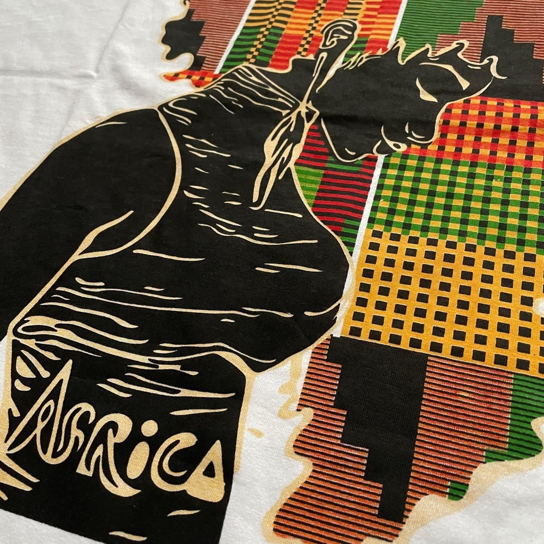 ケンテ　アフリカ大陸　女性　Tシャツ　 アフリカ　T-Shirt　Kente メンズのトップス(Tシャツ/カットソー(半袖/袖なし))の商品写真