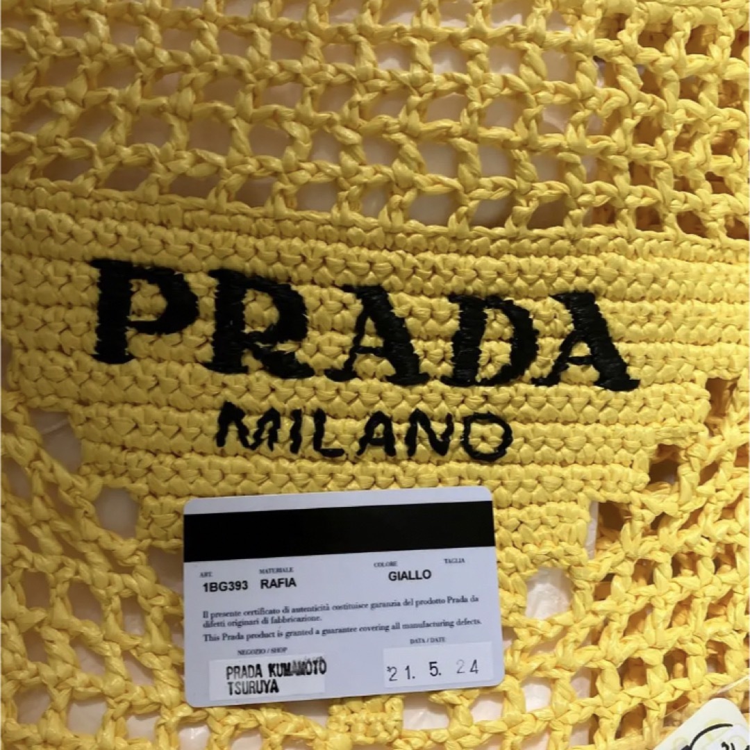 PRADA(プラダ)のPRADA、イエロー可愛い希少なお色のバッグです。定価247000円 レディースのバッグ(ショルダーバッグ)の商品写真