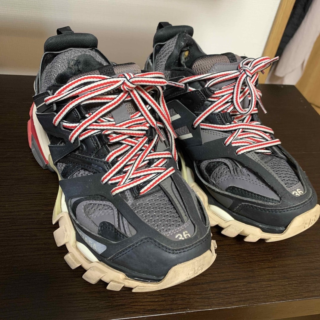 BALENCIAGA track 36