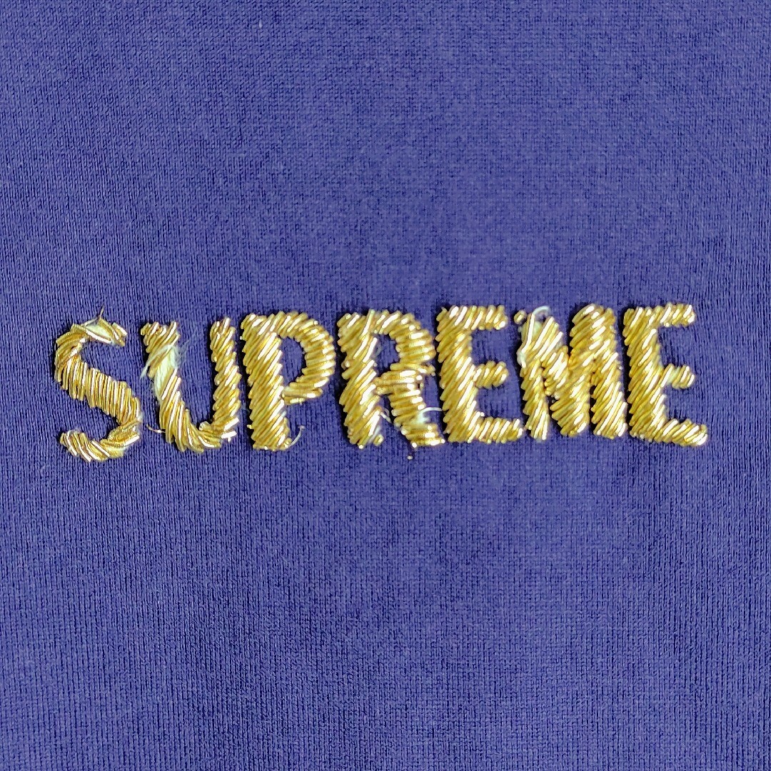 Supreme(シュプリーム)の【入手困難】シュプリーム☆センター刺繍ロゴTシャツ　S　ネイビー　金刺繍　半袖 メンズのトップス(Tシャツ/カットソー(半袖/袖なし))の商品写真