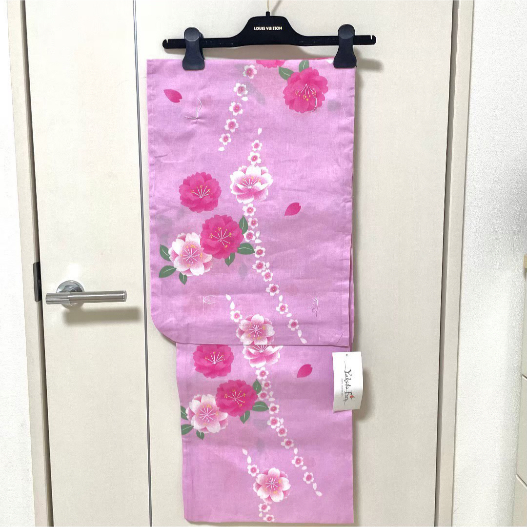 【新品】浴衣 ピンク色 花柄 レディースの水着/浴衣(浴衣)の商品写真