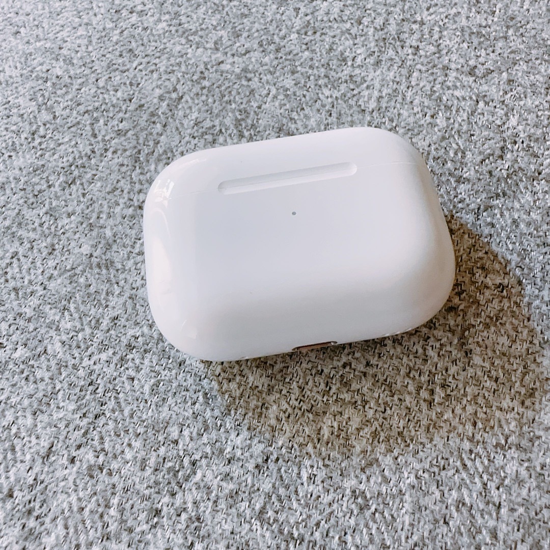 Apple(アップル)のApple AirPods Pro本体のみ スマホ/家電/カメラのオーディオ機器(ヘッドフォン/イヤフォン)の商品写真