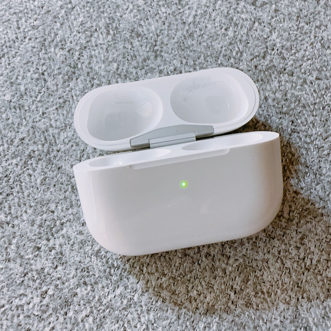 Apple(アップル)のApple AirPods Pro本体のみ スマホ/家電/カメラのオーディオ機器(ヘッドフォン/イヤフォン)の商品写真