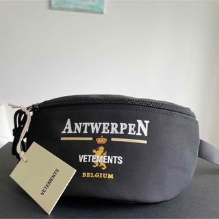 希少】VETEMENTS ANTWERPEN ボディバッグ-