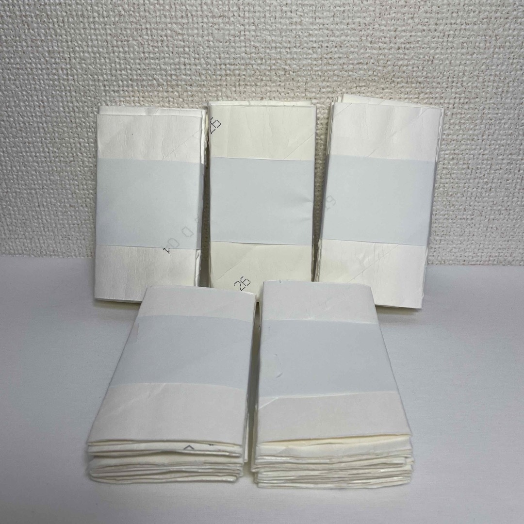 トイレットペーパー芯 【白】50本（潰したもの） | フリマアプリ ラクマ
