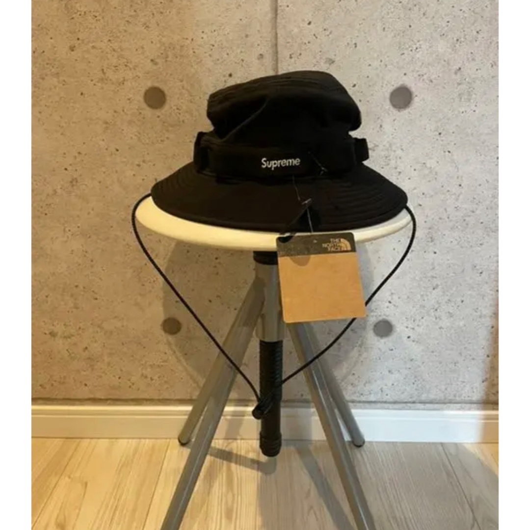 Supreme(シュプリーム)のSUPREME シュプリーム ノースフェイス コラボ 22SS新品 黒 メンズの帽子(ハット)の商品写真